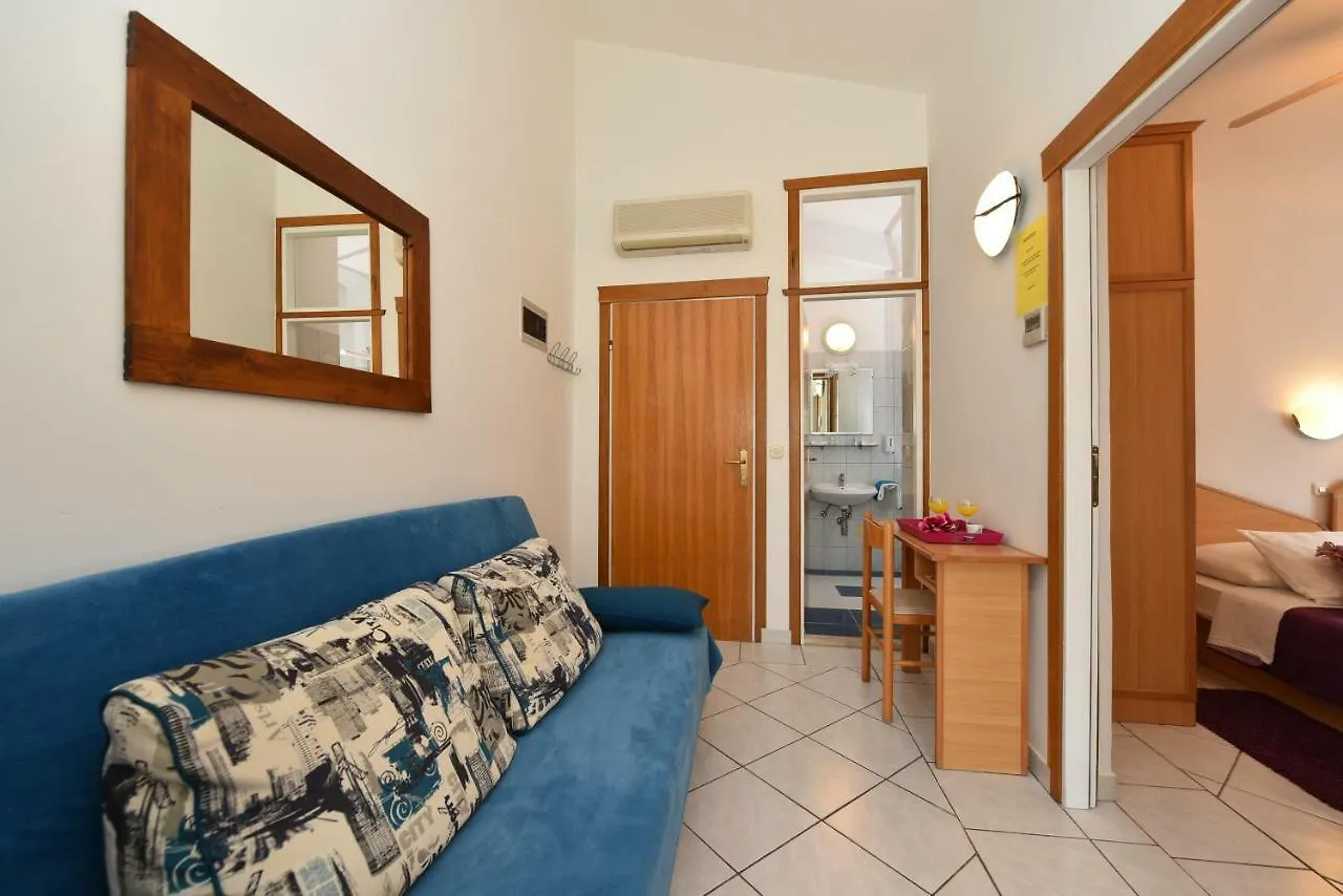 Villa Nela Petrcane Apartment