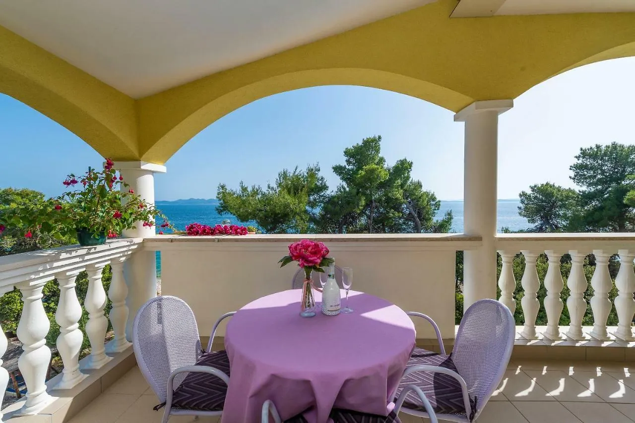 Apartment Villa Nela Petrcane Croatia