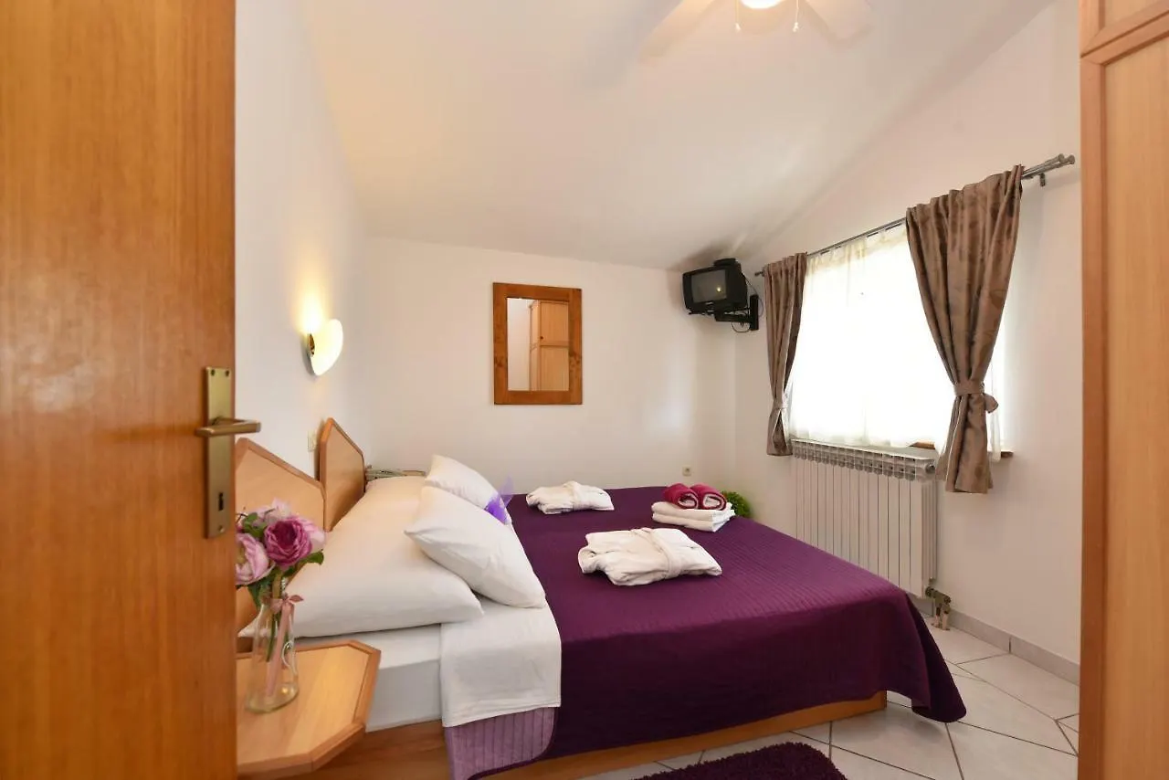 Apartment Villa Nela Petrcane Croatia
