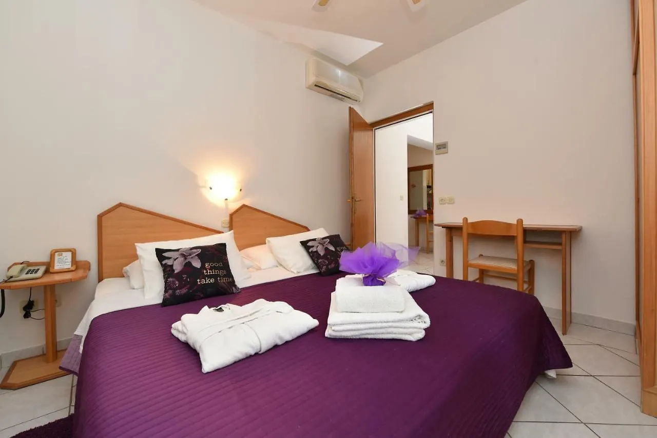 Villa Nela Petrcane Apartment